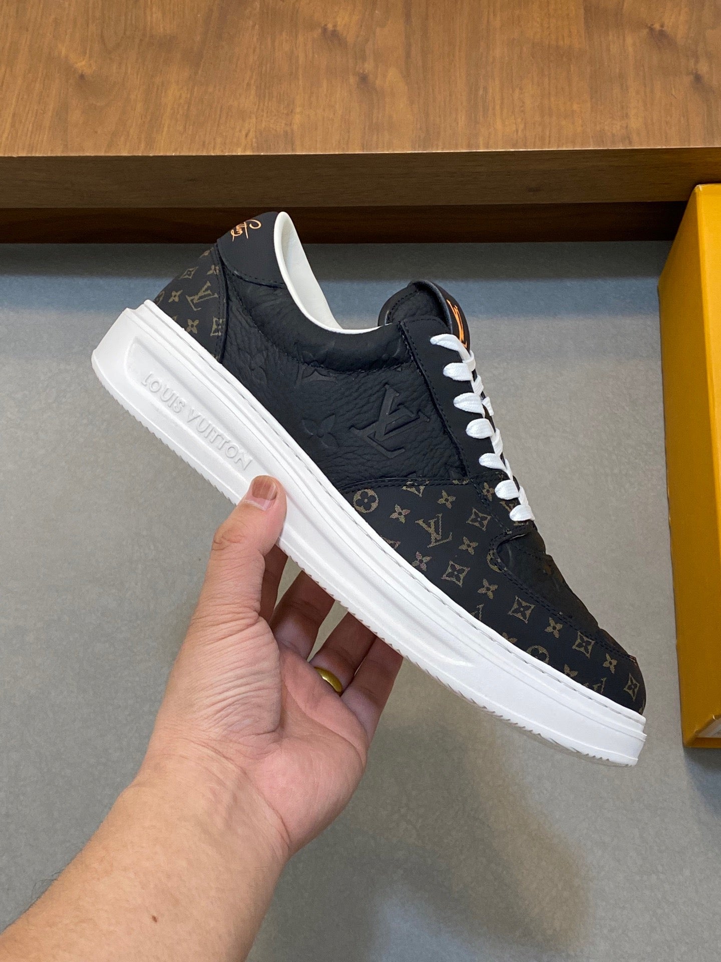 Louis Vuitton IAWOTMF4