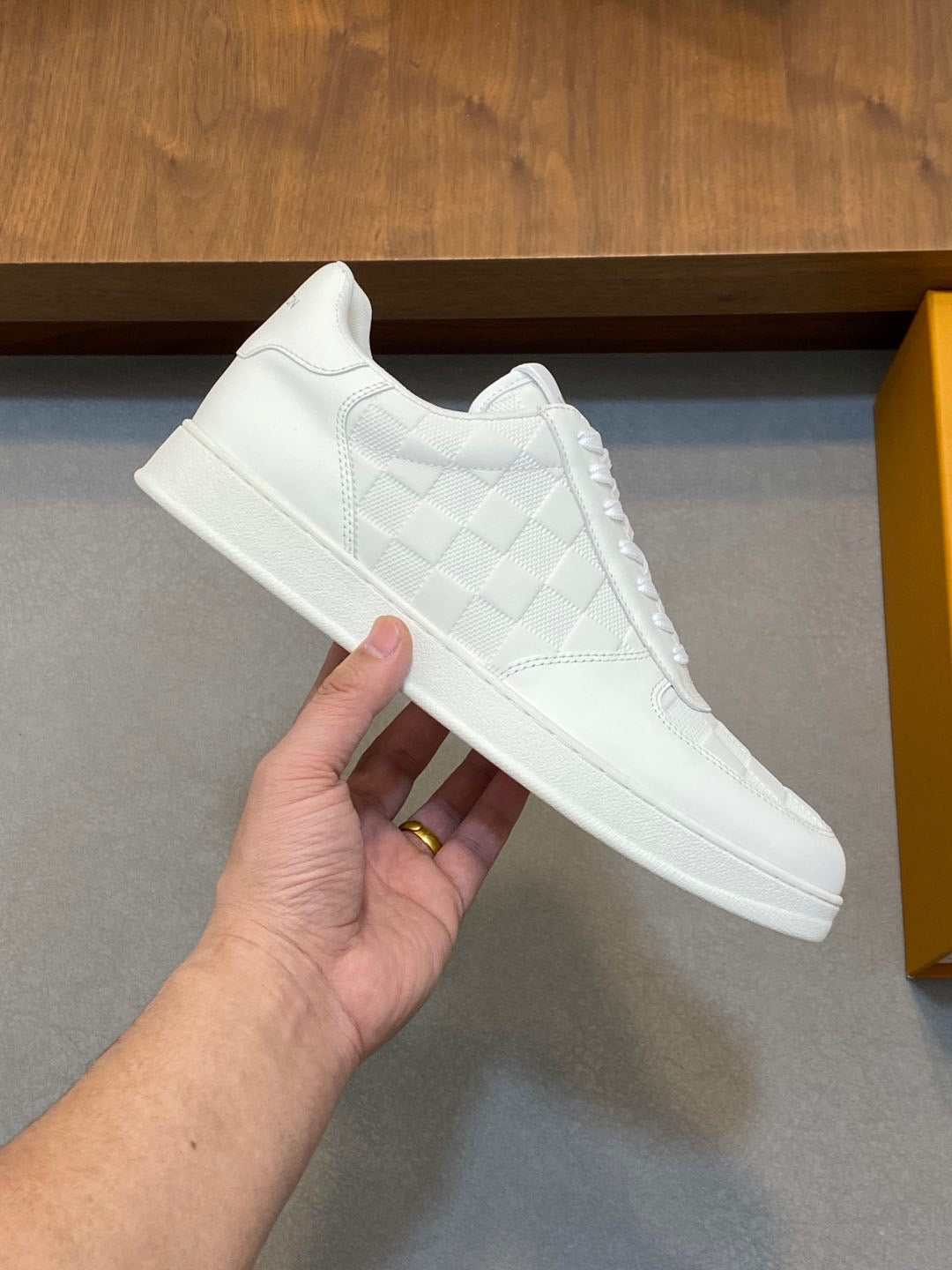 Louis Vuitton A5GR8ZLT