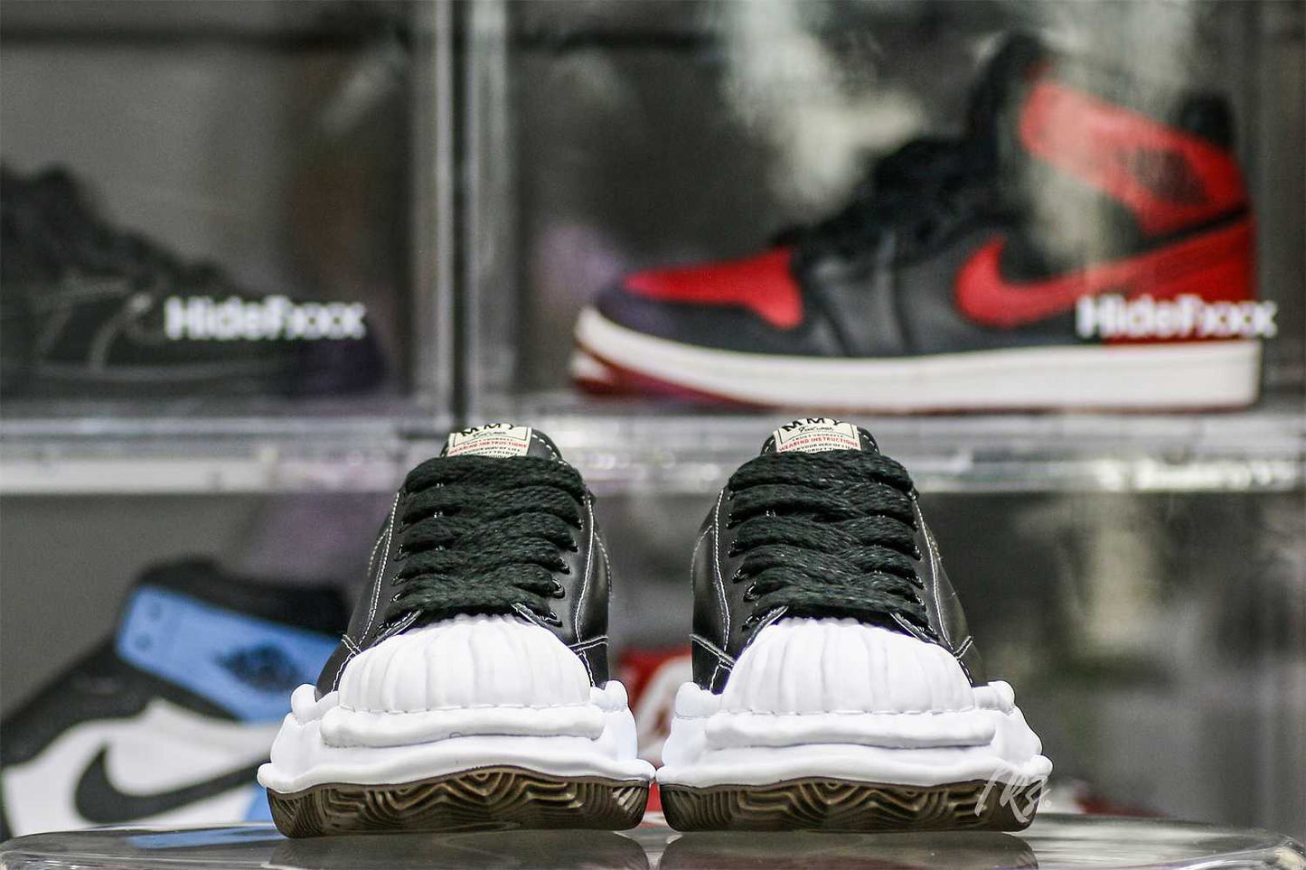 MaisOn Margiel@ Yasuhir0 Blakey logo-patch sneakers