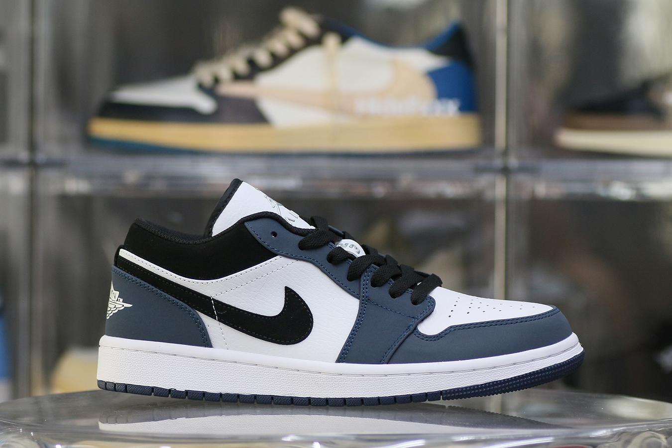 Jordan 1 Low Retro Navy