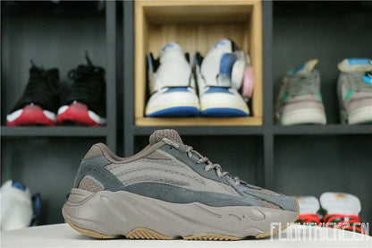 Adidas Yeezy 700 Boost v2 Mauve