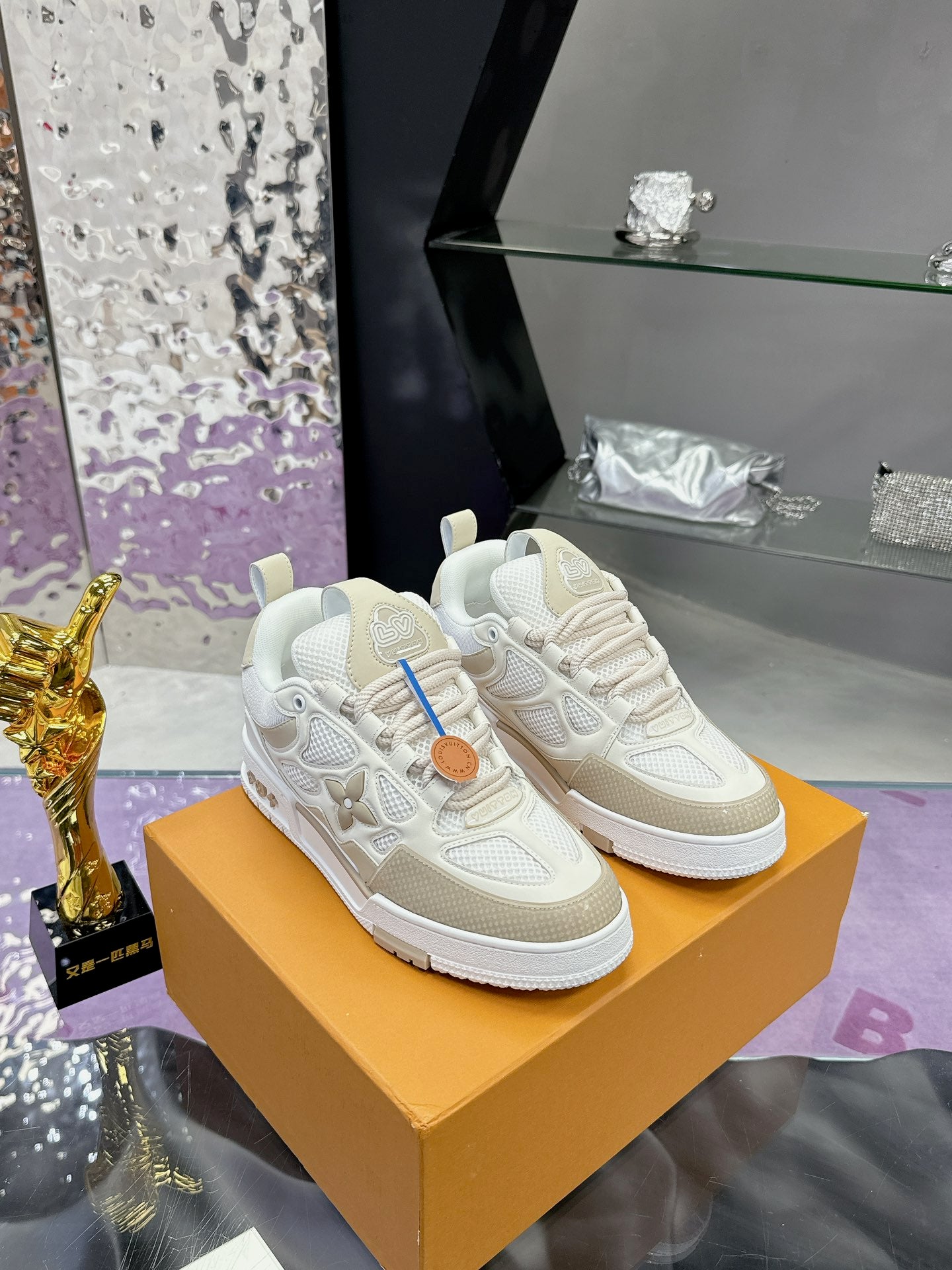 Louis Vuitton XO8NVUTW