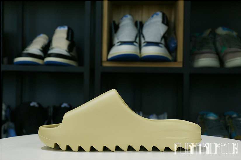 Yeezy Slides Desert Sand 2019FW6344 A1 Batch