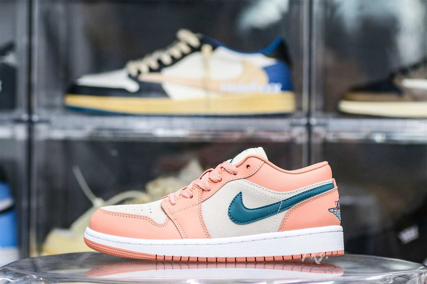 Wmns Jordan 1 Low Light Madder Root