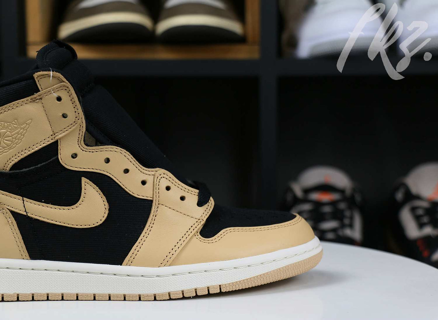Air Jordan 1 Retro High OG Heirloom 2022