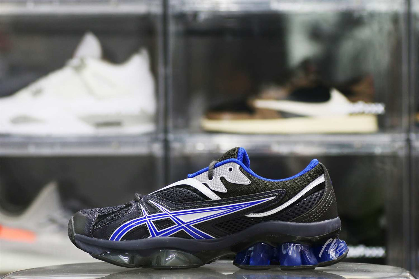 Kik0 Kostadinov X Gel Quantum Zientzia ISS