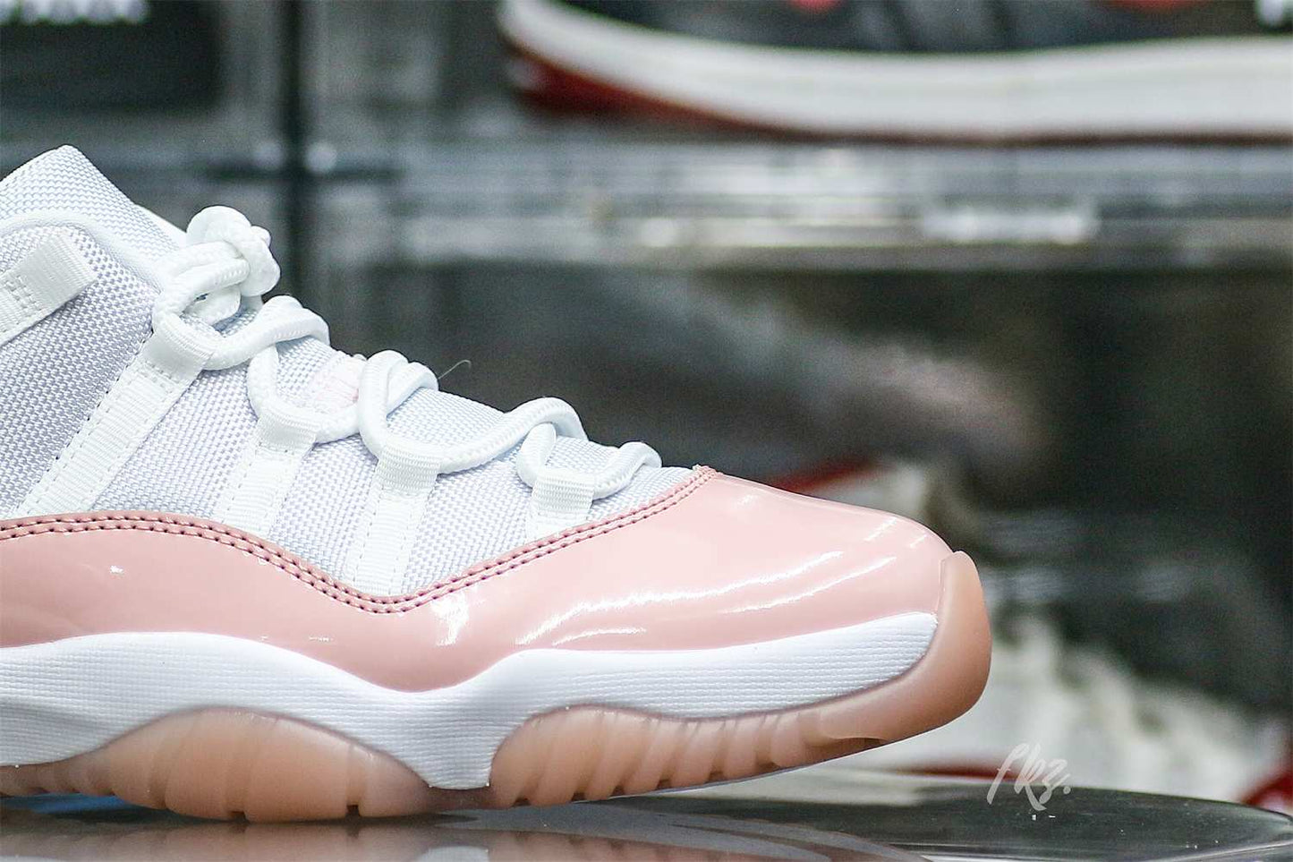 Air Jordan 11 Low WMNS Legend Pink