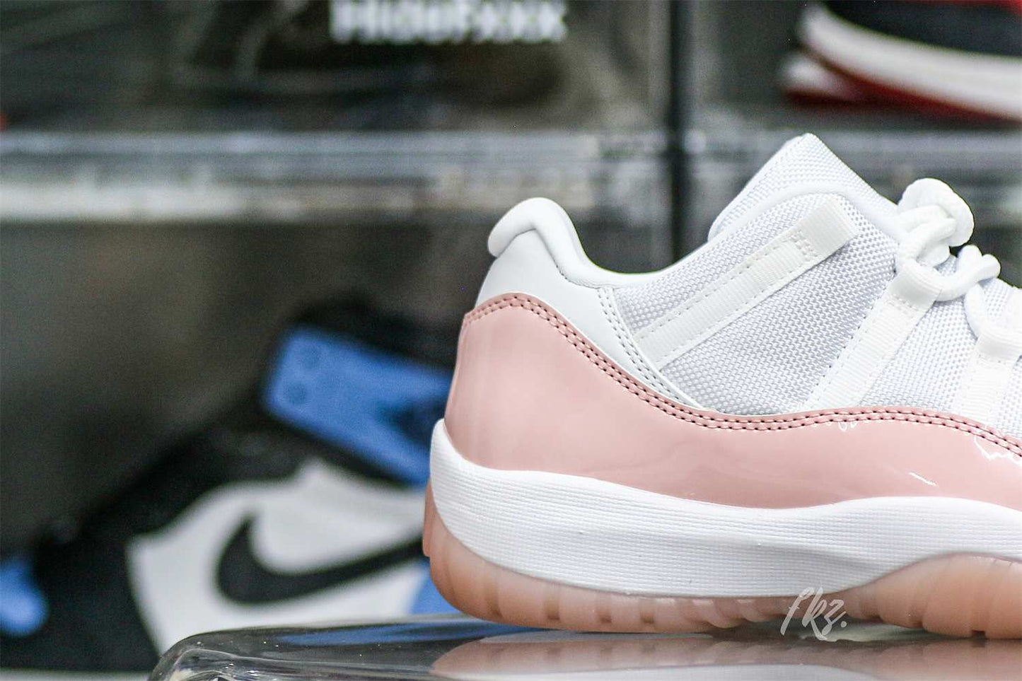 Air Jordan 11 Low WMNS Legend Pink