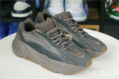 Adidas Yeezy 700 Boost v2 Mauve