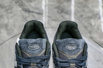 New Balance 2002R Vintage Black Grey