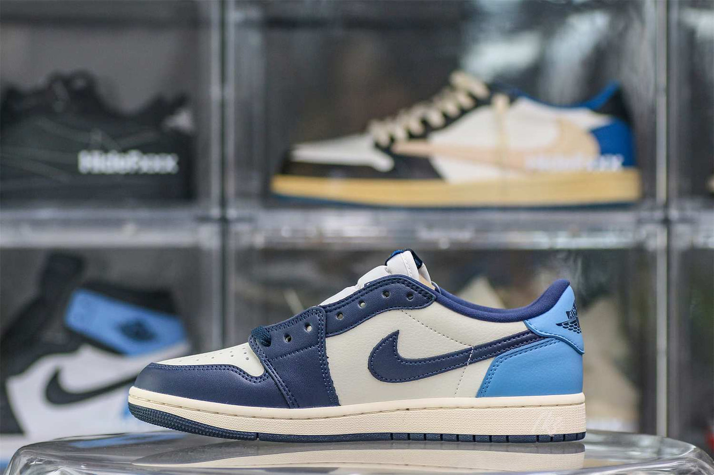 Air Jordan 1 Low OG Obsidian UNC 2025