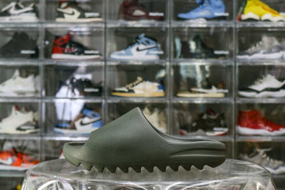 Yeezy Slides Dark Onyx ID5103A1 Batch