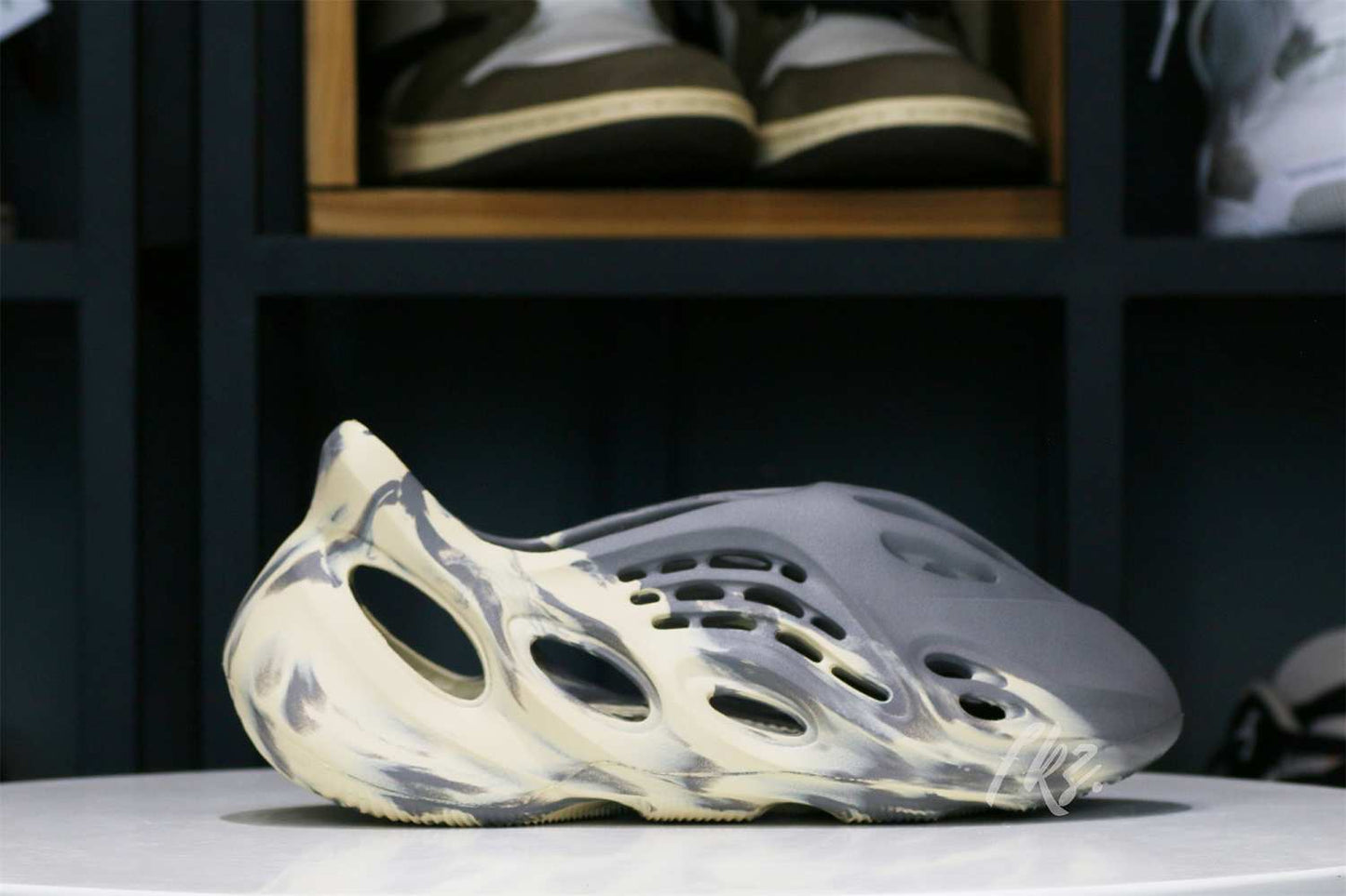 Yeezy Foam Runner MXT Moon Grey (GV7904 (LN5 A1 Batch)