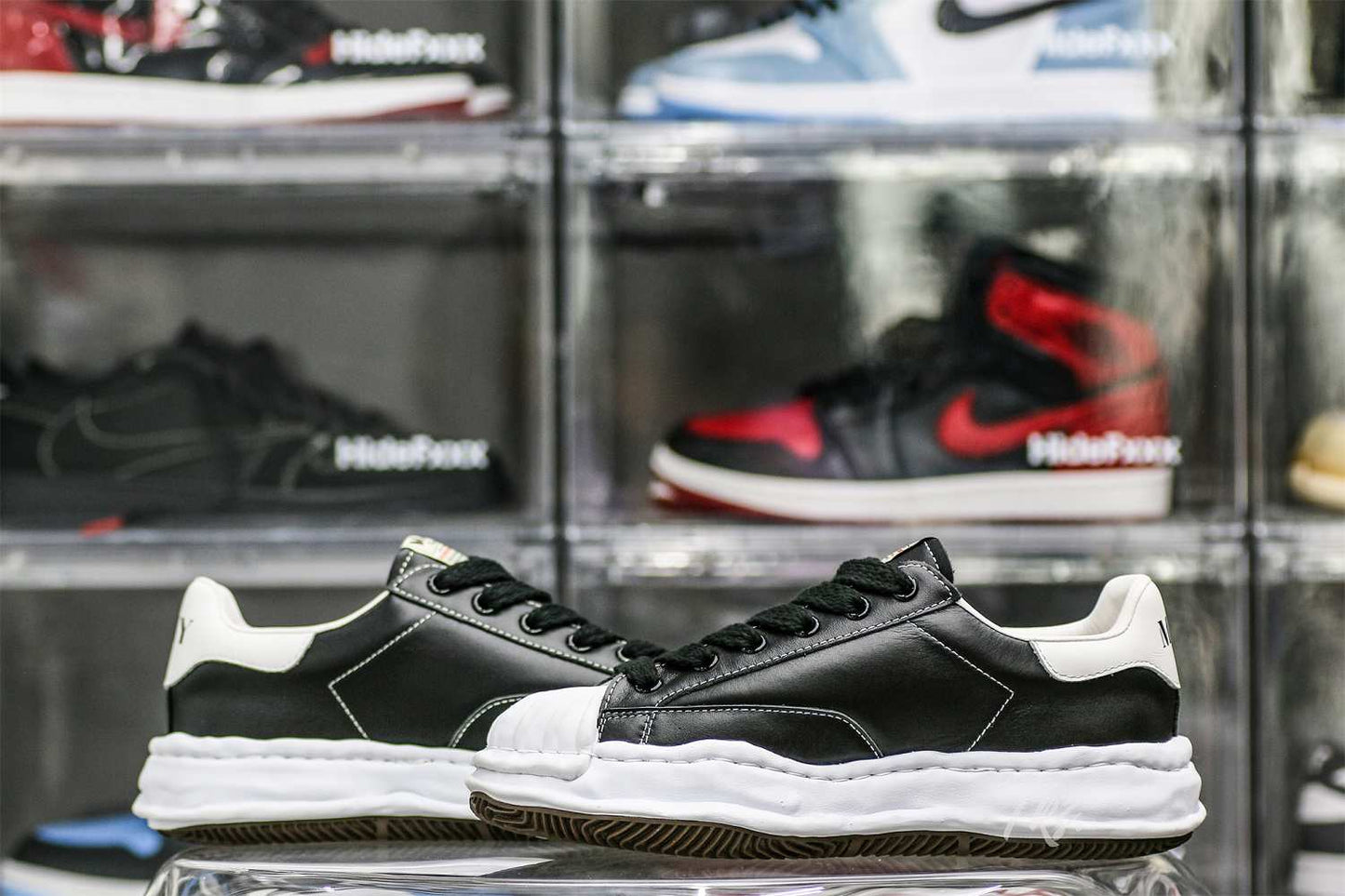 MaisOn Margiel@ Yasuhir0 Blakey logo-patch sneakers