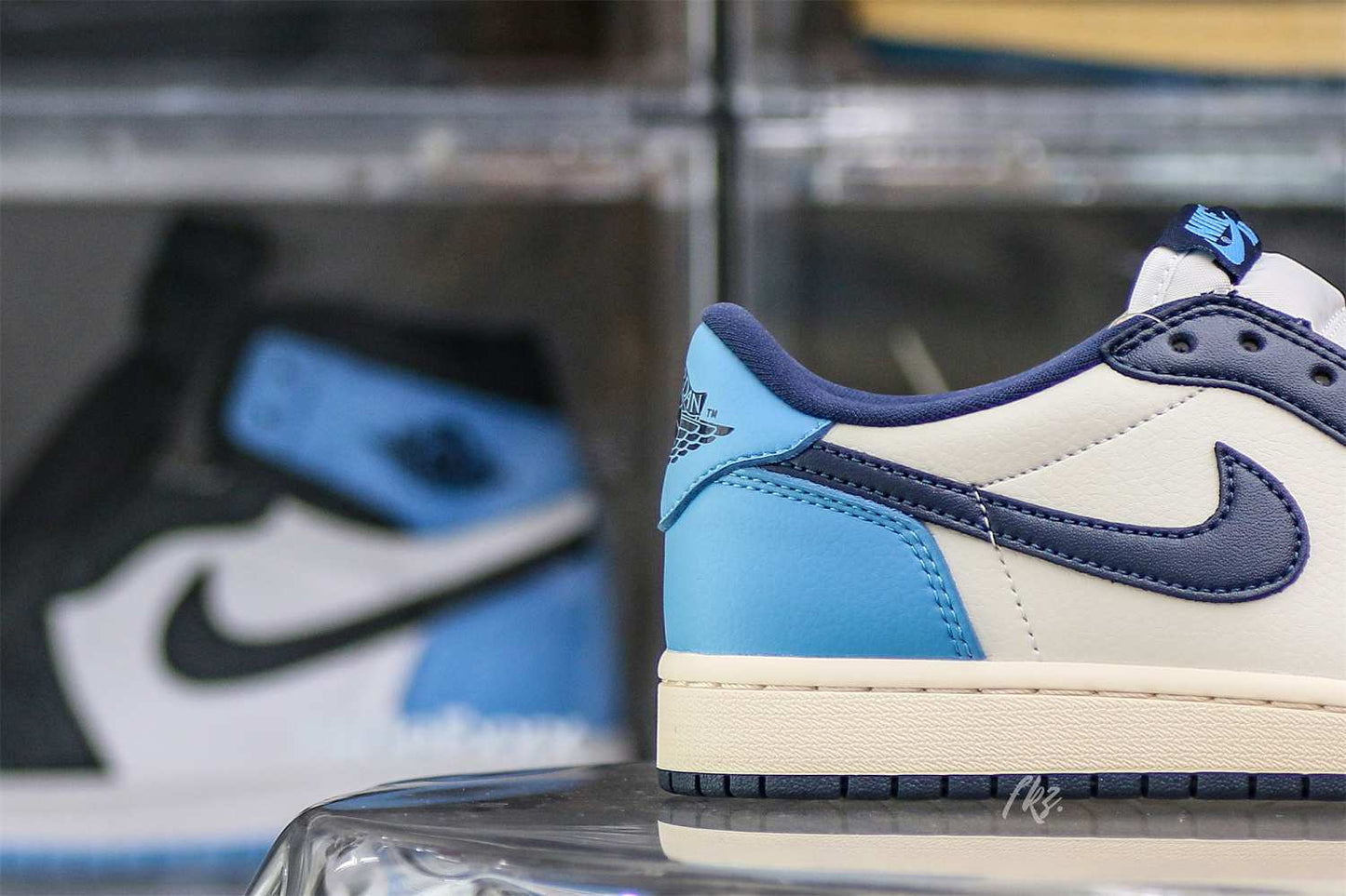 Air Jordan 1 Low OG Obsidian UNC 2025