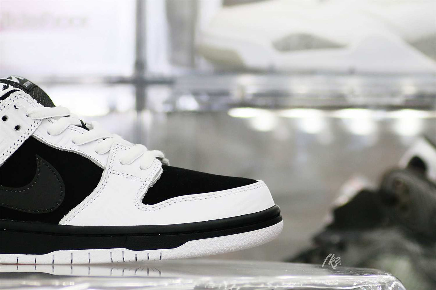 Nike SB Dunk Low TIGHTBOOTH