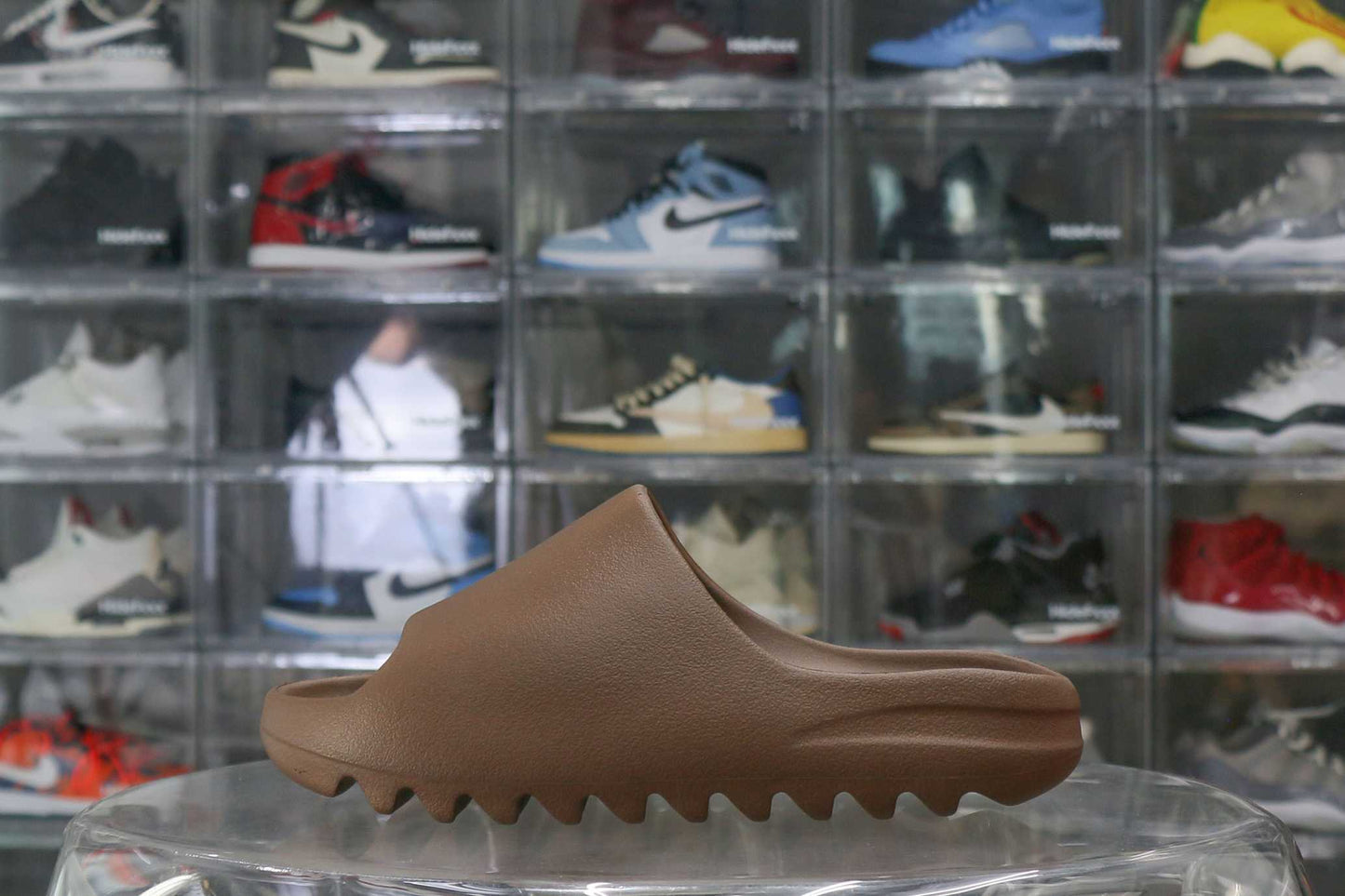 Yeezy Slides Soot 2021 GX6141A1 Batch