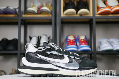 Sacai x Nike Vaporwaffle Black White (LN5 A1)
