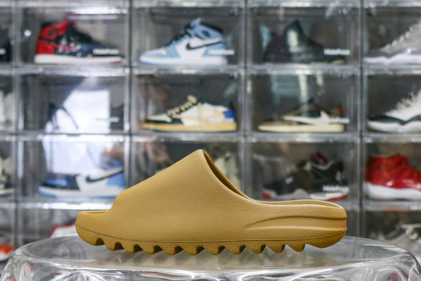 Yeezy Slides Ochre GW1931A1 Batch