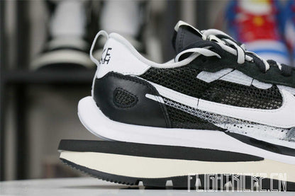 Sacai x Nike Vaporwaffle Black White (LN5 A1)