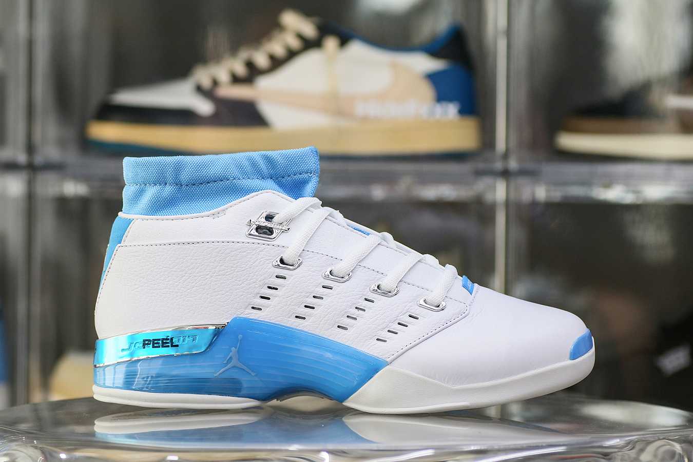 Jordan 17 Retro University Blue UNC 2024 (Regular box)
