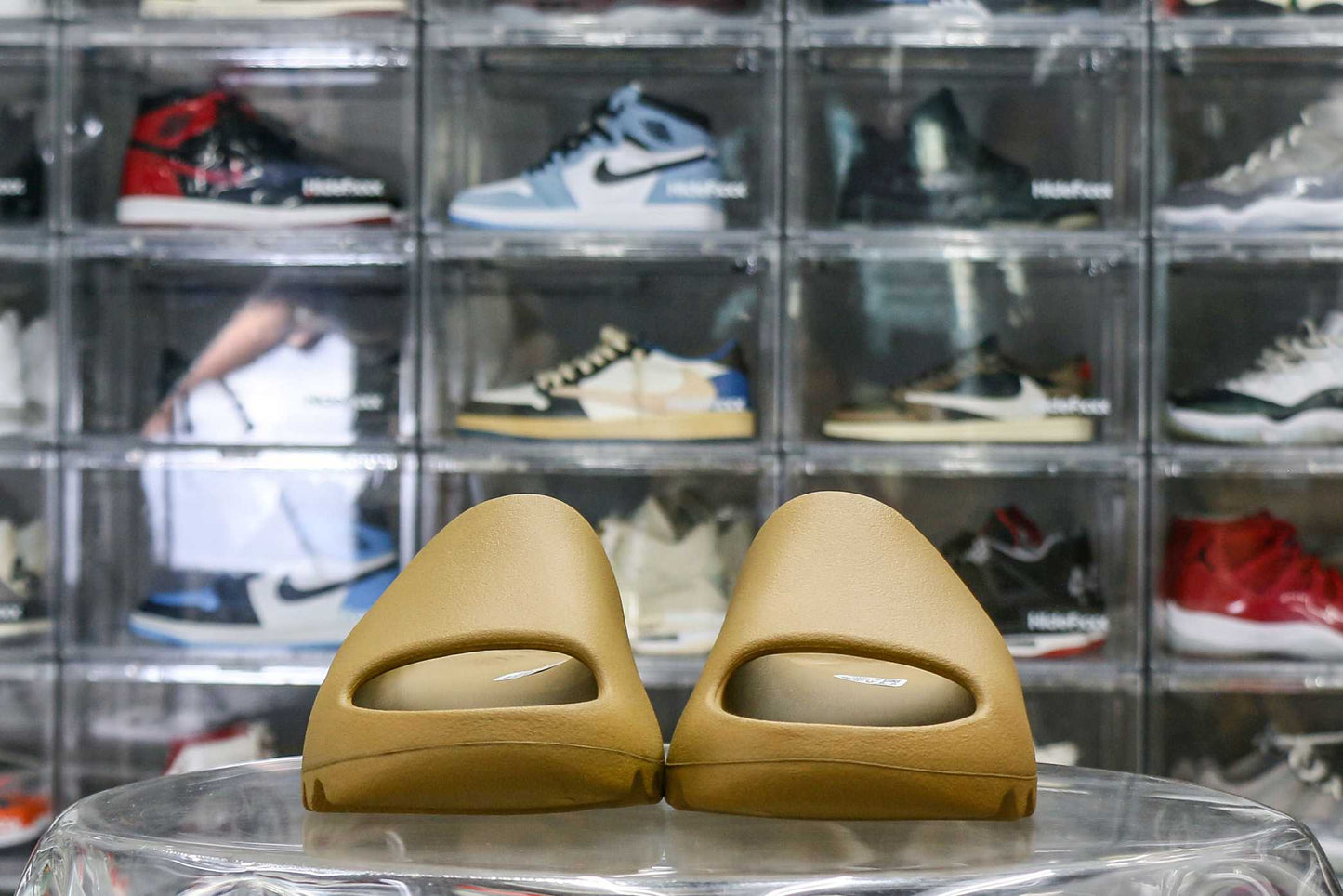 Yeezy Slides Ochre GW1931A1 Batch