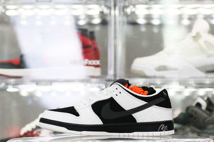 Nike SB Dunk Low TIGHTBOOTH