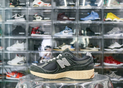 New Balance 2002R Black Dark Grey