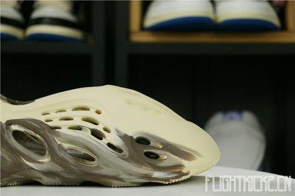 Yeezy Foam RNNR MX Cream Clay (GX8774 (LN5 A1 Batch)