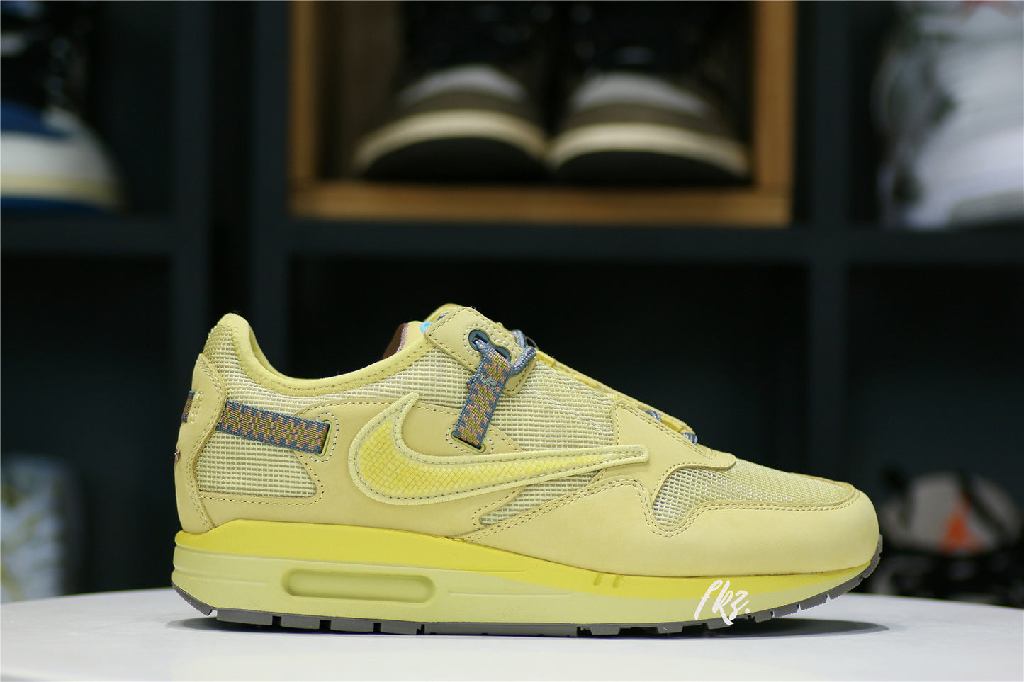 Nike Air Max 1 Travis Scott Cactus Jack Saturn Gold