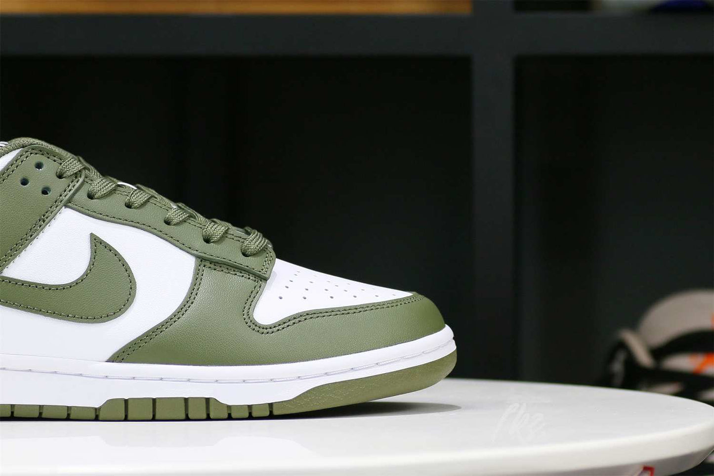 Nike Dunk Medium Olive W