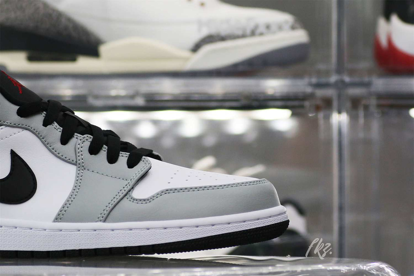 Air Jordan 1 Low Light Smoke Grey