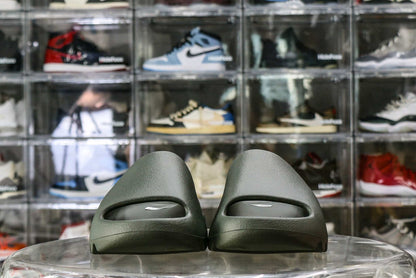 Yeezy Slides Dark Onyx ID5103A1 Batch