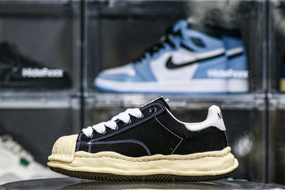 MaisOn Margiel@ Yasuhir0 gum-rubber sole black sneakers