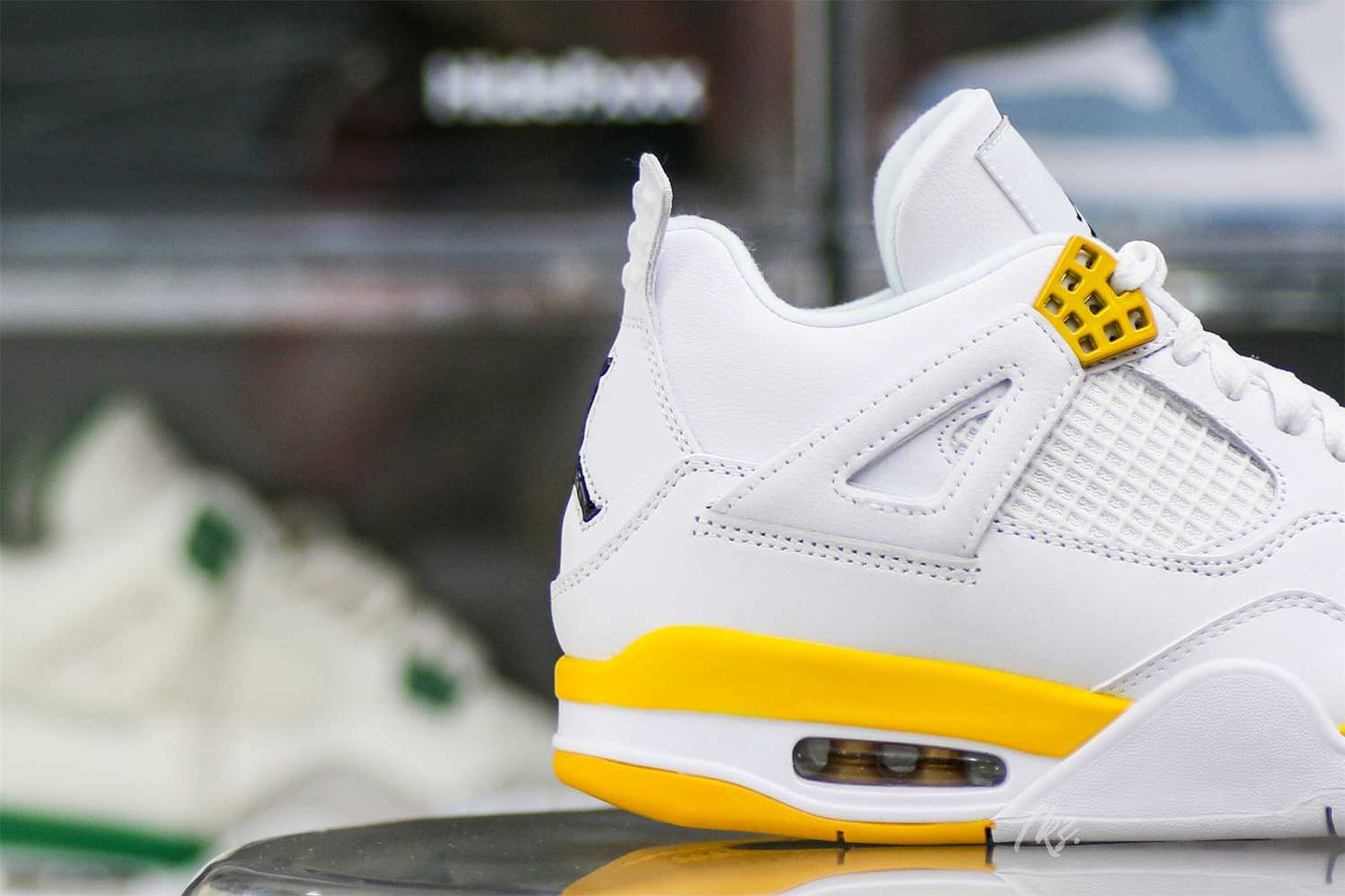 Air Jordan 4 Retro Vivid Sulfur Wms 2024