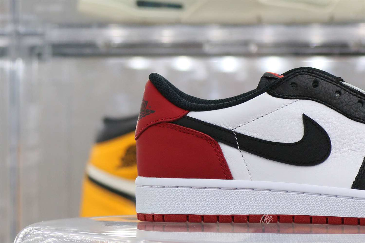 Air Jordan 1 Low OG Black Toe 2023