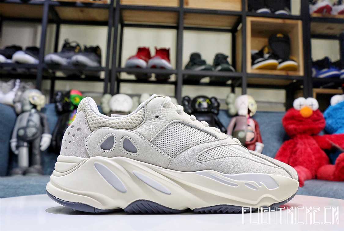 Yeezy Boost 700 Analog 2019